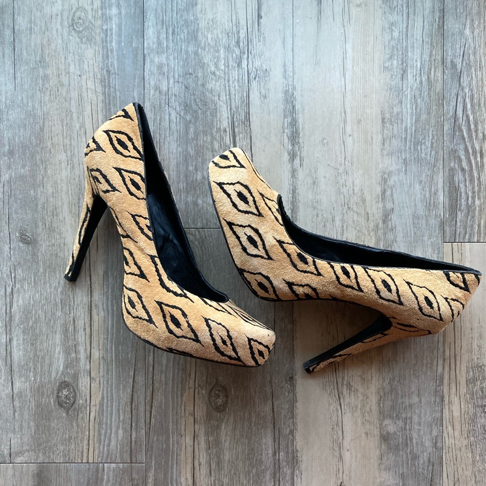 Bcbgeneration print pumps